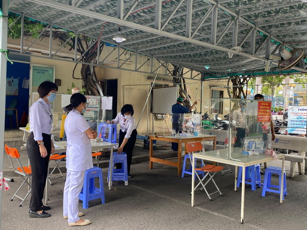 Thực hiện nghiêm 5K trong các cơ sở y tế.